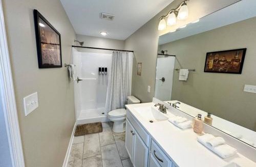 Richmond House | Artsy KY Themed Richmond Gem Sleeps 8 Near All