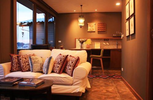 Phra Borom Maha Ratchawang Hotel | Arun Residence