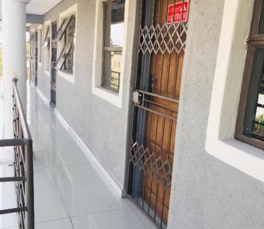 Hazyview Apartment | Asante’s Guest House