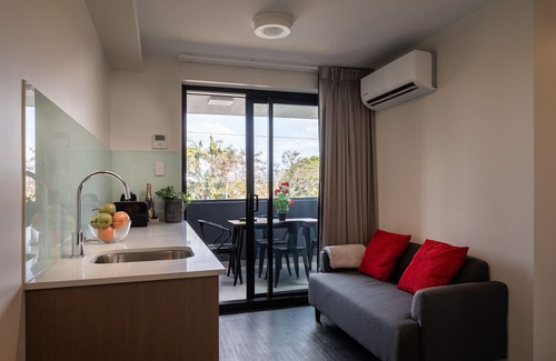 Ascot House | Ascot Budget Residences - Close to Brisbane Airport & Racecourses