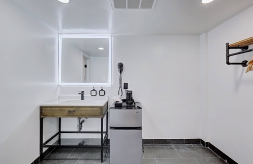 Cortez Hill Hotel | Ash&9th