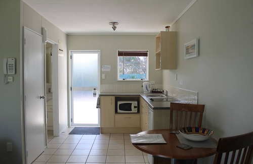 Haruru Hotel | Ash Grove Boutique Motel