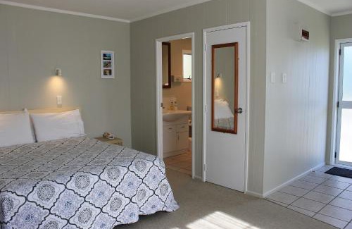 Haruru Hotel | Ash Grove Boutique Motel