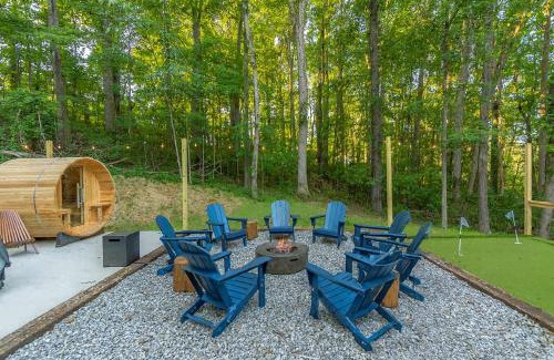 Asheville House | Ash-Villa Thrilla-Sauna-Theater-Putt Putt-Hot Tub