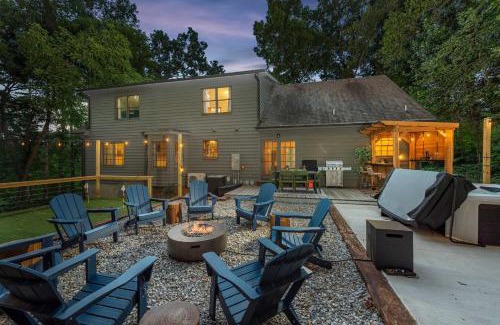 Asheville House | Ash-Villa Thrilla-Sauna-Theater-Putt Putt-Hot Tub