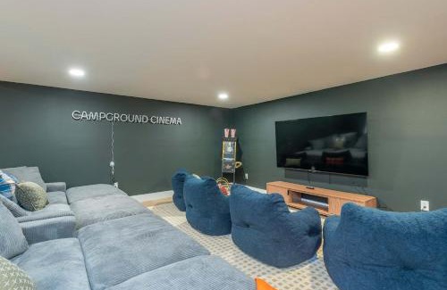 Asheville House | Ash-Villa Thrilla-Sauna-Theater-Putt Putt-Hot Tub