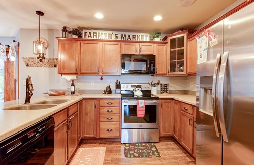 Fletcher Cabin | Asheville Mountain Side Cabin-Large Porch-HotTub-Trail-2 Streams-7 Wooded Acres!