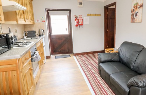 Over Haddon Cottage | ASHFORD COTTAGE, pet friendly, character holiday cottage in Bakewell