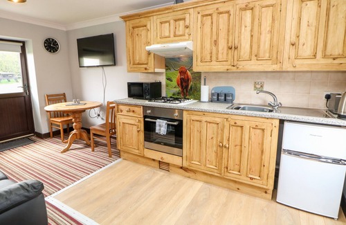 Over Haddon Cottage | ASHFORD COTTAGE, pet friendly, character holiday cottage in Bakewell