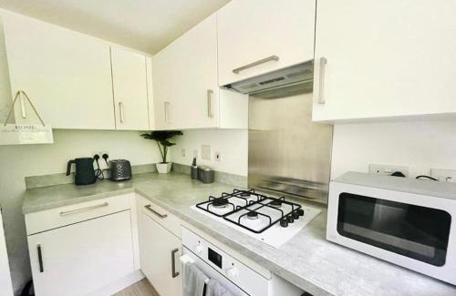 Willesborough House | Ashford Retreat - Luxury Home with Double Parking