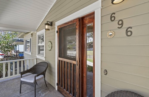 Ashland House | Ashland Mid-Century with a Yard!