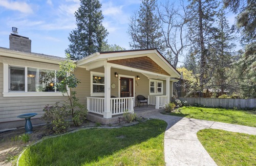 Ashland House | Ashland Mid-Century with a Yard!