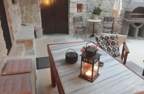 Oitylo House | Aspasia House