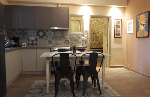 Oitylo House | Aspasia House