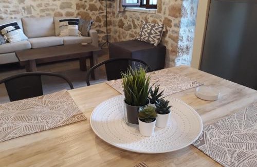 Oitylo House | Aspasia House