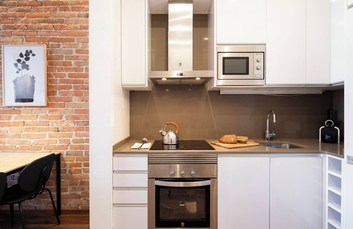 Sant Antoni Apartment | Aspasios Market Balconies