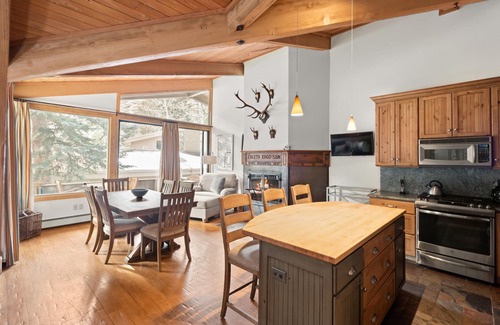 Aspen Condo | Aspen Alps Corner Deluxe 2 Bedroom, walking distance to town