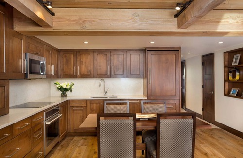 Aspen Condo | Aspen Alps Exclusive Two Bedroom Condo - walking distance to town
