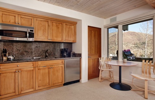 Aspen Condo | Aspen Alps - Studio with kitchenette and full bath -next to Aspen Mountain