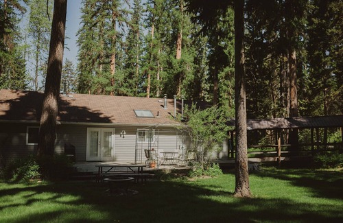 Seeley Lake House | Aspen Cabin at Tamaracks Resort. A view of the lake and expansive decks and yard