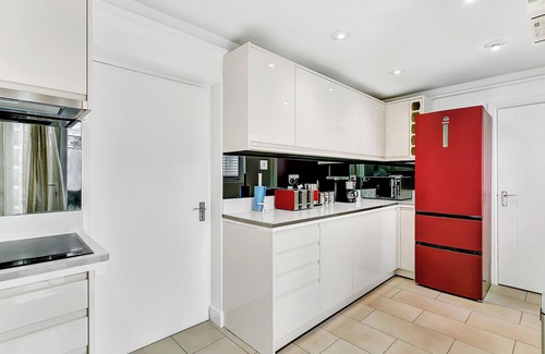 Bierton House | Aspen Close – 4-Bedroom Retreat with Spa, Sauna & Gym in Aylesbury