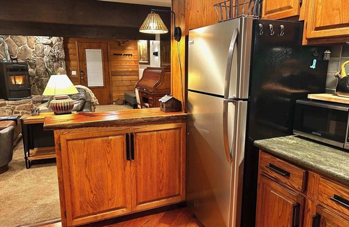 Brush Creek Village Ski Chalet | Aspen Extended Stay Chalet, Mtn Views, 2 BDRM Family Retreat