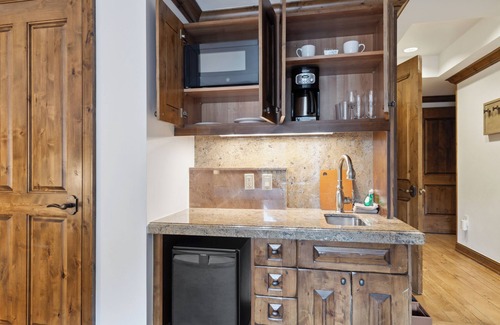 Downtown Apartment | Aspen Mountain Residences [Formerly Hyatt Grand Aspen] at Owner Direct Rates