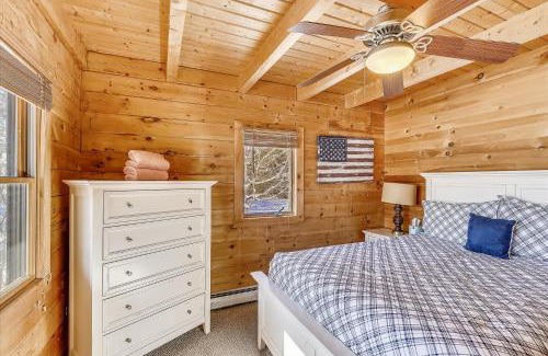 Morrisville House | Aspen's Run: 3 br log cabin, wood stove, deck, firepit, window a/c by Stowe Country Homes