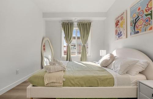 Springbank Hill House | Aspen - Town House with 2 Bedrooms, Garage Parking, AC & More!