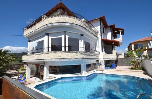 Ammoudia House | Aspri Villa vacation home, only 300 m to the beach