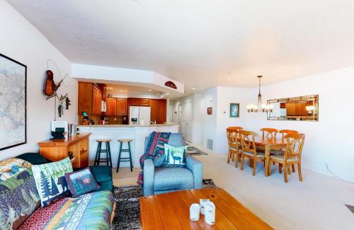 Coeur d'Alene Apartment | Astounding Arrow Point (F-101)