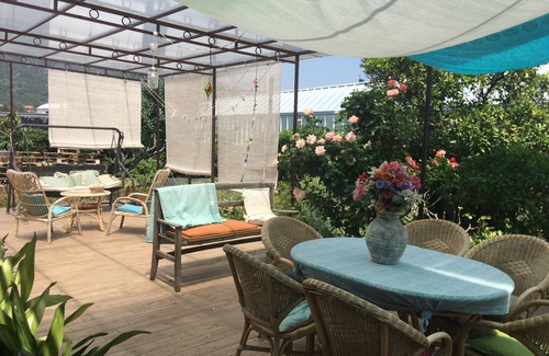 Cisano sul Neva Villa | At 8km from the sea two-story apartment in villa