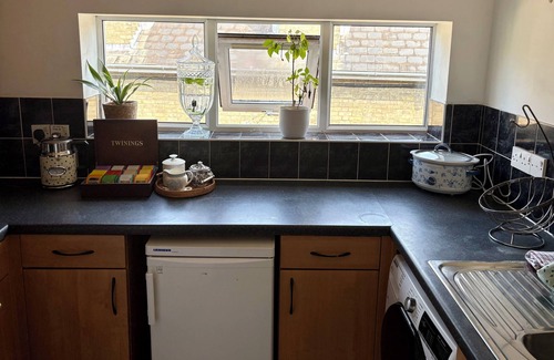 Cambridge Apartment | At a serene location opposite to the house of a double Nobel laureate