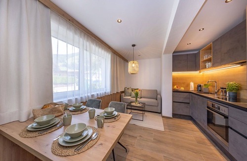 Bruck an der Grossglocknerstrasse Apartment | Lovely apartment for 4 people with WIFI, TV, terrace, pets allowed and panoramic view