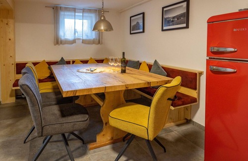 Bruck an der Grossglocknerstrasse Apartment | Lovely apartment for 4 people with WIFI, TV, terrace, pets allowed and panoramic view