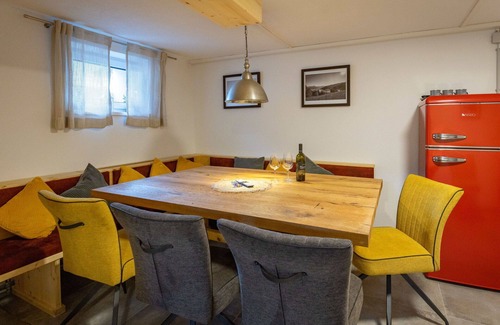 Bruck an der Grossglocknerstrasse Apartment | Lovely apartment for 4 people with WIFI, TV, terrace, pets allowed and panoramic view
