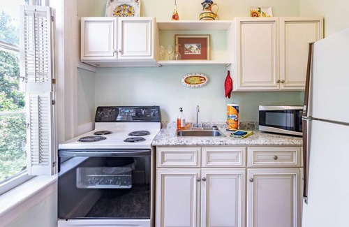 Historic Downtown Savannah Apartment | At Chatham Square Perch, you'll wake up every morning to the low, sweeping branches of beautiful Live Oak trees. Located on Chatham Square, you'll be off the beaten path of Savannah's shopping and nightlife centers, providing you with a quiet space t