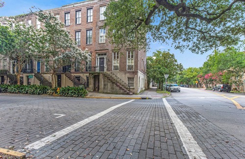 Historic Downtown Savannah Apartment | At Chatham Square Perch, you'll wake up every morning to the low, sweeping branches of beautiful Live Oak trees. Located on Chatham Square, you'll be off the beaten path of Savannah's shopping and nightlife centers, providing you with a quiet space t