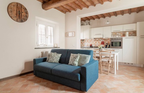 Vicopelago House | At Chica's House - Lucca with Private Parking and Outdoor Space