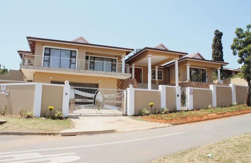 Newlands East House | AT HOME GUEST HOUSE