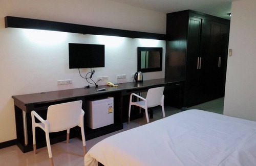 Lak Hok Hotel | At Home Place