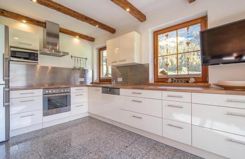 Ramsau im Zillertal Apartment | Detached farmhouse near ski resort Mayrhofen