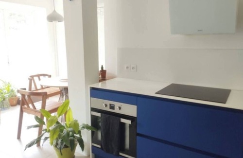 Saint-Lambert Apartment | At the foot of Notre Dame de la Garde, between beach and town center