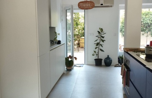 Saint-Lambert Apartment | At the foot of Notre Dame de la Garde, between beach and town center