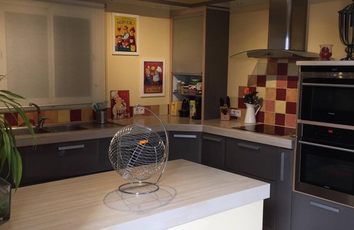 Maubec House | At the foot of the Luberon, beautiful Provencal house with pool and views of the Luberon