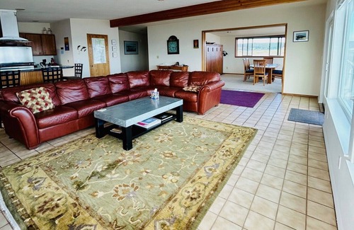 Coupeville House | At the Water's Edge! Fantastic Beach & Amazing Views!