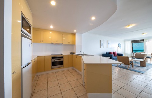Airlie Beach Hotel | at Water's Edge Resort