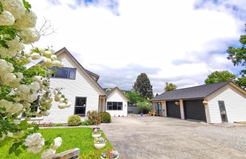 Paraparaumu House | Atarau Grove Holiday House