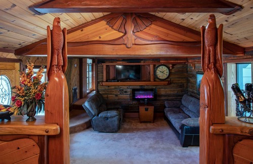Atascadero Cabin | Atascadero Lodge, Loft & Lounge