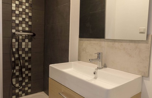 Downtown Apartment | Atelier Arthaud - quartier St Martin - commerces